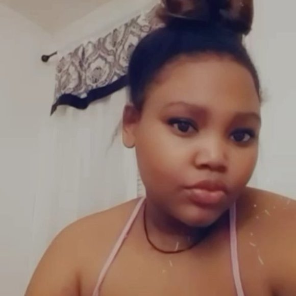 Profile Picture of Kadenah Bigelow (@kittykornbread) on Poshmark