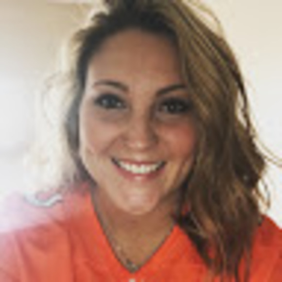 Profile Picture of Kelli Mccracken (@klmccracken92) on Poshmark