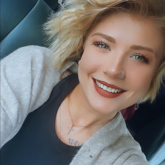 Profile Picture of Rachel Shivley (@rachyrach06) on Poshmark