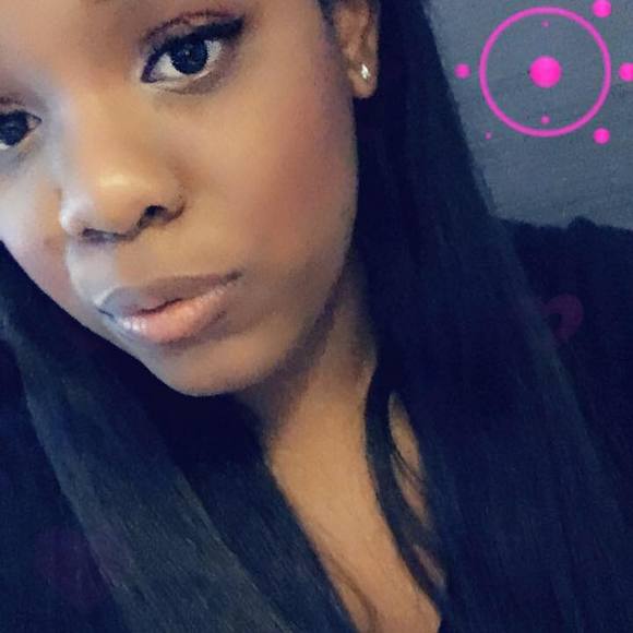 Profile Picture of Danielle Zeek (@dani_latrice) on Poshmark