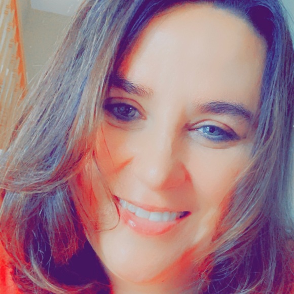 Profile Picture of Debra Delisle (@debradelisle) on Poshmark