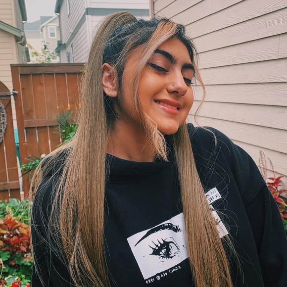 Profile Picture of Donya Kavianian (@donya657) on Poshmark