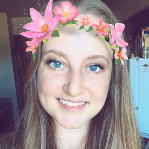Profile Picture of Sydney Enochs (@sydneyenochs79) on Poshmark