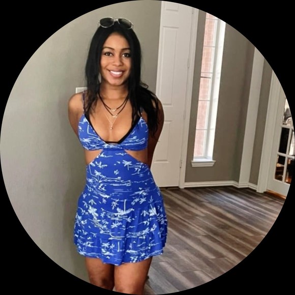 Profile Picture of Shawnalea Jemison (@shawnaleaj) on Poshmark