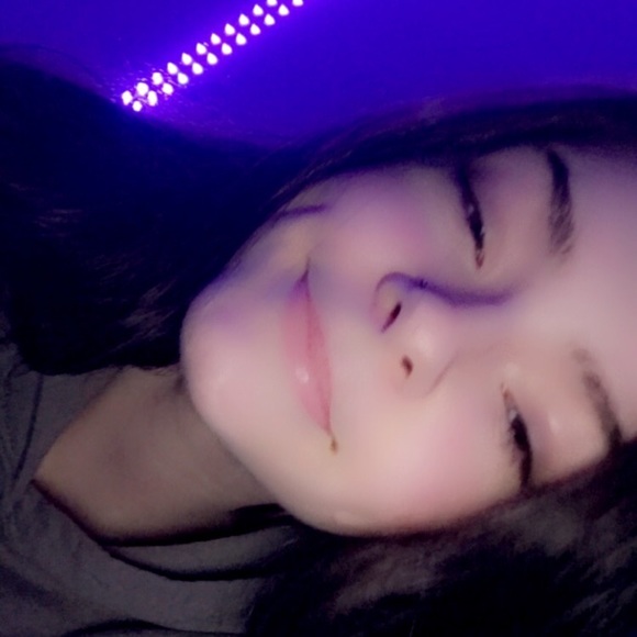 Profile Picture of Shayla Alexander (@s_h_ayla_) on Poshmark