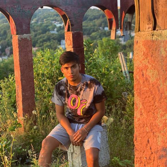 Profile Picture of Mike Zavala (@mike2727z) on Poshmark