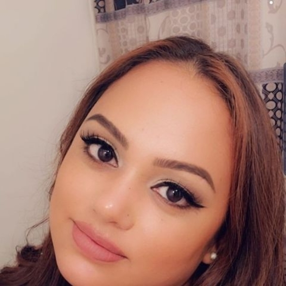 Profile Picture of Claudia Irias (@c_irias8) on Poshmark