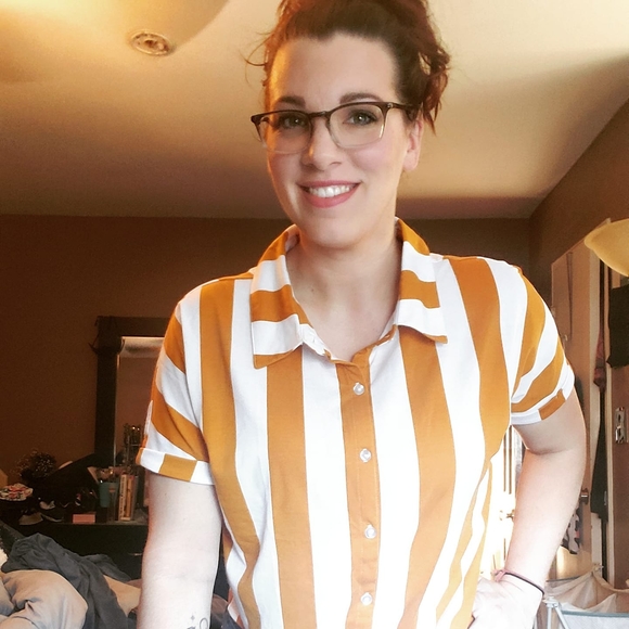 Profile Picture of Ashleigh Hahn (@swimminash) on Poshmark