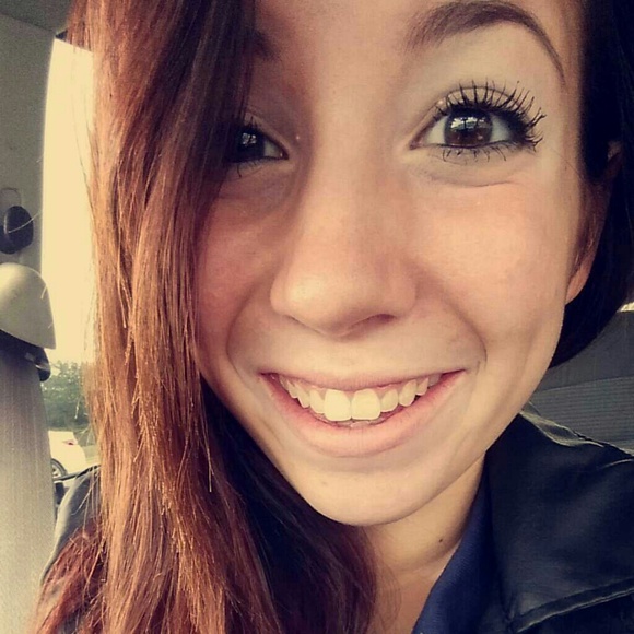 Profile Picture of Sarah Azeff (@sarahazeff3) on Poshmark