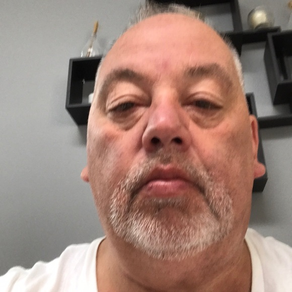 Profile Picture of Howard Handley (@howardhandley) on Poshmark