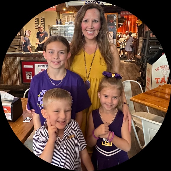 Profile Picture of Kristy Irvine (@debenkl) on Poshmark