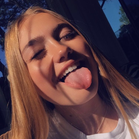 Profile Picture of Julia Friedt (@julesfriedt) on Poshmark