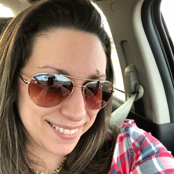 Profile Picture of Lindsay Bacchiocchi (@linzbacci) on Poshmark