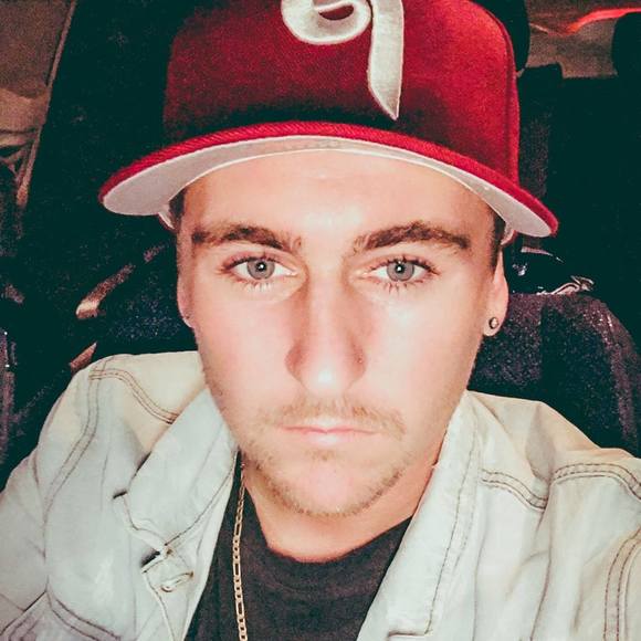 Profile Picture of John Mander (@johnmander) on Poshmark