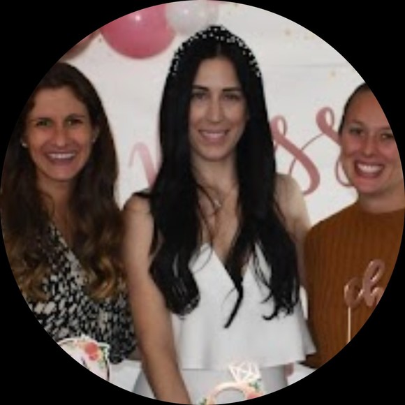 Profile Picture of Mary Sexton (@shopmks) on Poshmark