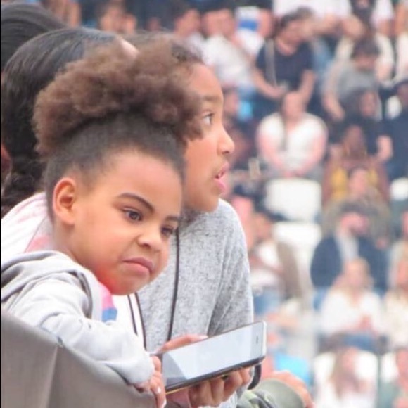 Profile Picture of Sam Wells (@samwhales) on Poshmark