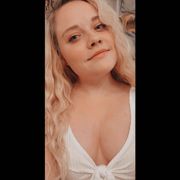 Profile Picture of Ally Branstetter (@allybranstetter) on Poshmark