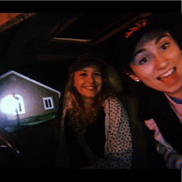 Profile Picture of Lauren Lettieri (@laurlett) on Poshmark