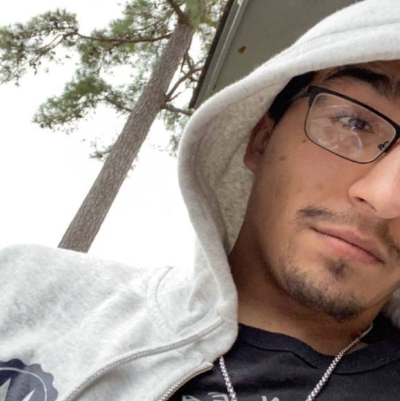 Profile Picture of Mikie Arevalo (@mikiearevalo) on Poshmark