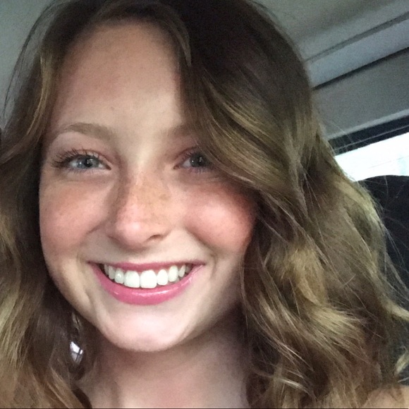 Profile Picture of Savannah Joyce (@savannah_joyce2) on Poshmark