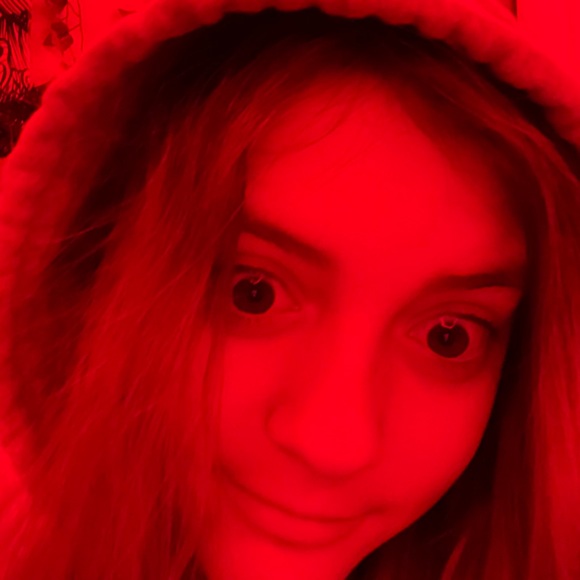 Profile Picture of Grace Seaback (@gseaback) on Poshmark