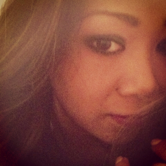 Profile Picture of Jul Ozoa (@jul_xo) on Poshmark