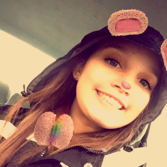 Profile Picture of Bailey Larson (@baileylarson007) on Poshmark