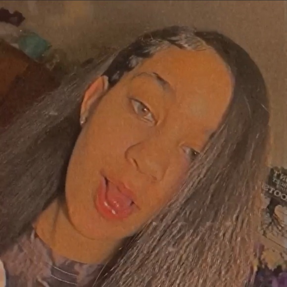 Profile Picture of Kennedy Gray (@x0kennedy) on Poshmark