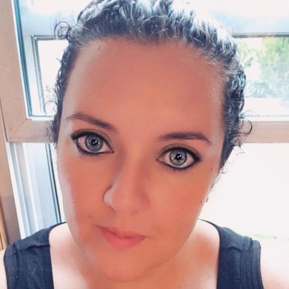 Profile Picture of Jenny Digris (@baileym0822) on Poshmark