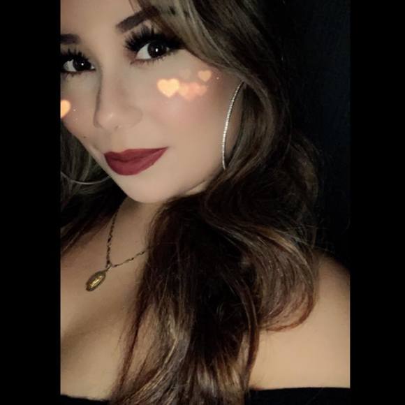 Profile Picture of Arely Castillo (@castilloarely74) on Poshmark