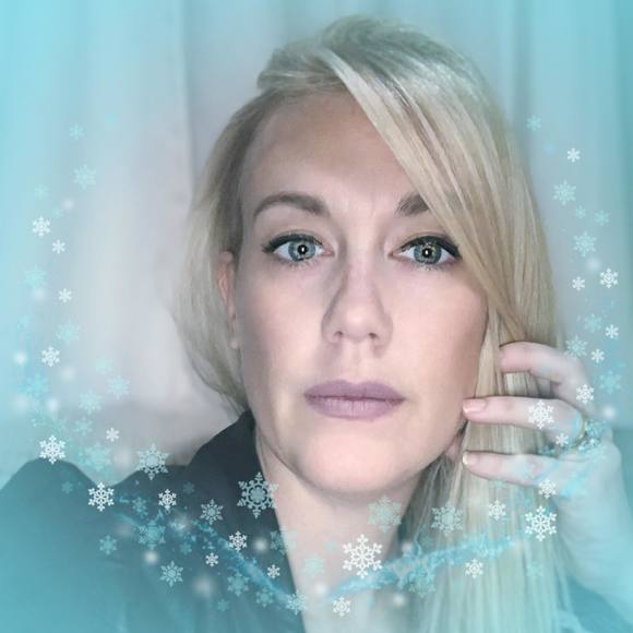 Profile Picture of Amanda Moscone (@amandamoscone) on Poshmark