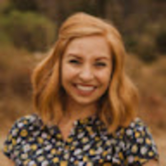 Profile Picture of Ali Engebretsen (@aliengebretsen) on Poshmark