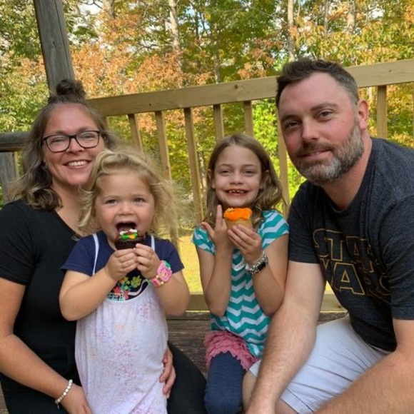 Profile Picture of Lindsey Downie (@lindsey587) on Poshmark