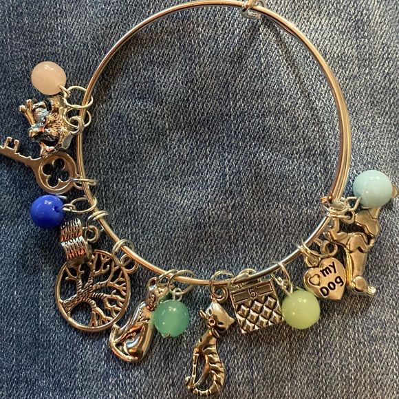 Profile Picture of Michelle Manning (@13creations) on Poshmark