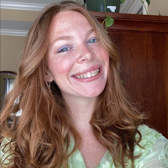 Profile Picture of Alyssa Archer (@millenialmuse) on Poshmark