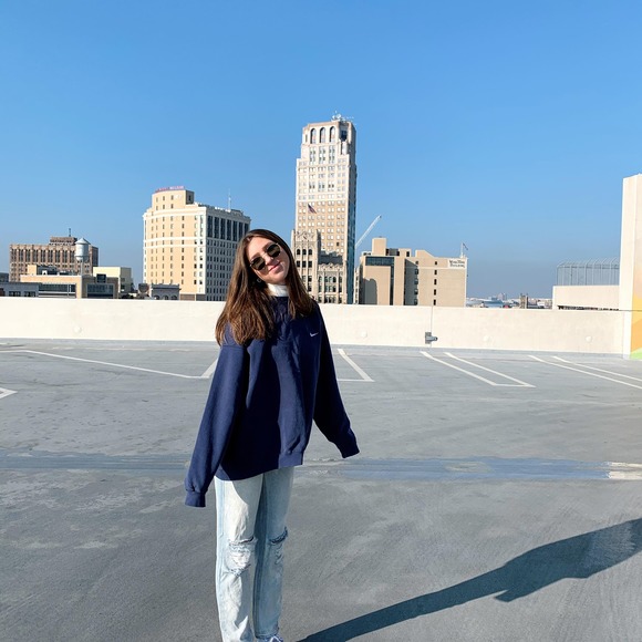 Profile Picture of Abby Broida (@broidaab) on Poshmark