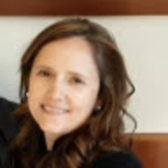 Profile Picture of Julia Hillier (@jgh1982) on Poshmark