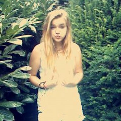 Profile Picture of Cassandra August (@cassissawag) on Twitter