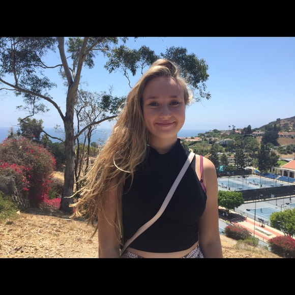 Profile Picture of Taiya Tkachuk (@taiya7) on Poshmark