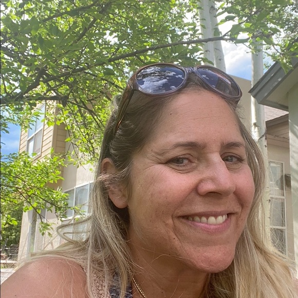 Profile Picture of Rebecca Schneider (@rebsher) on Poshmark