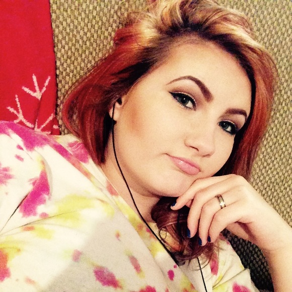 Profile Picture of Shelby Reid (@shelbynicole97) on Poshmark