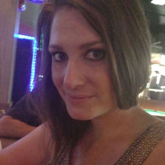 Profile Picture of Monica Andrews (@monicaandrew374) on Poshmark