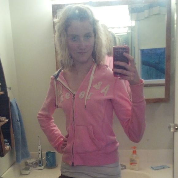 Profile Picture of Megan Stenzhorn (@glitzygirl21) on Poshmark