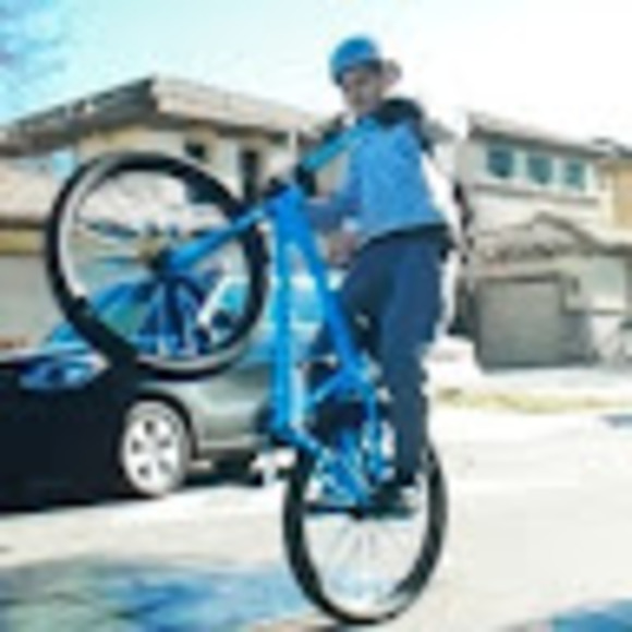 Profile Picture of Faze Kishko (@apsilva2127) on Poshmark