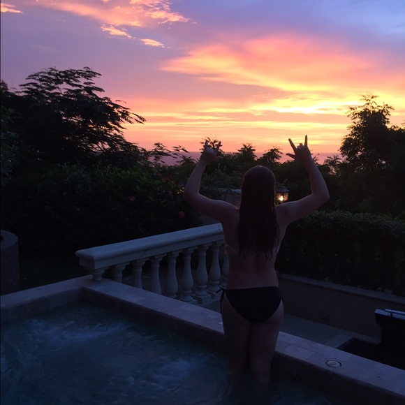 Profile Picture of Lilly Hartnell (@lillyhartnell) on Poshmark