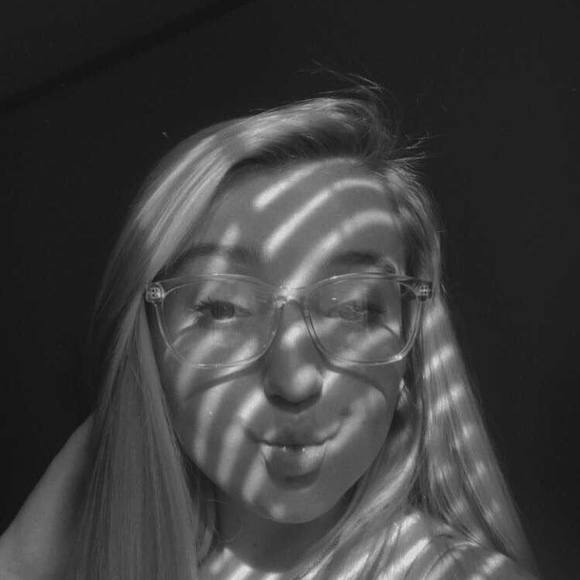 Profile Picture of Alexis Causey (@alexiscausey843) on Poshmark