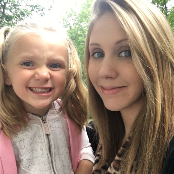 Profile Picture of Kendallyn Peck (@kpeck8792) on Poshmark