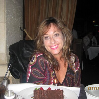 Profile Picture of Ellen Engelson (@runslikedeer) on Twitter
