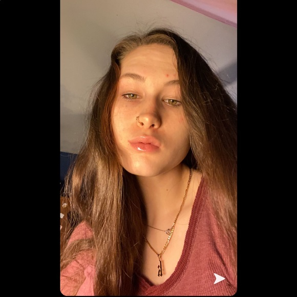 Profile Picture of Keira Adams (@keiraaaa_) on Poshmark