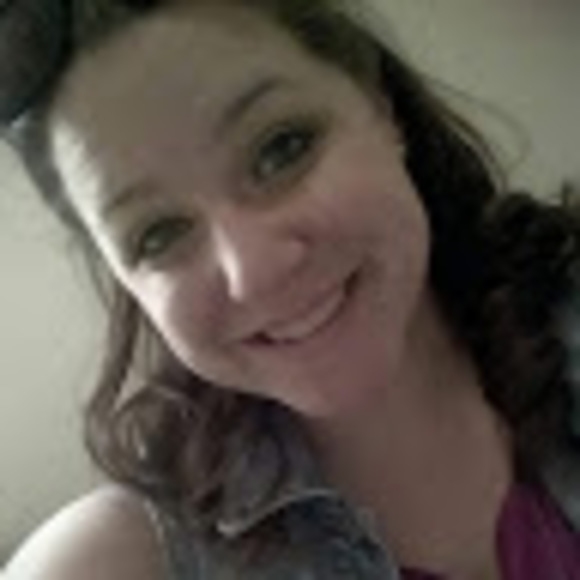 Profile Picture of Joanie Daigle (@daiglejoanie) on Poshmark